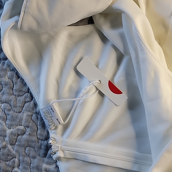 NWOT SELFIE LESLIE TIFFANY ONE-SHOULDER BOW DRESS, WHITE, SIZE XL - Picture 6 of 8